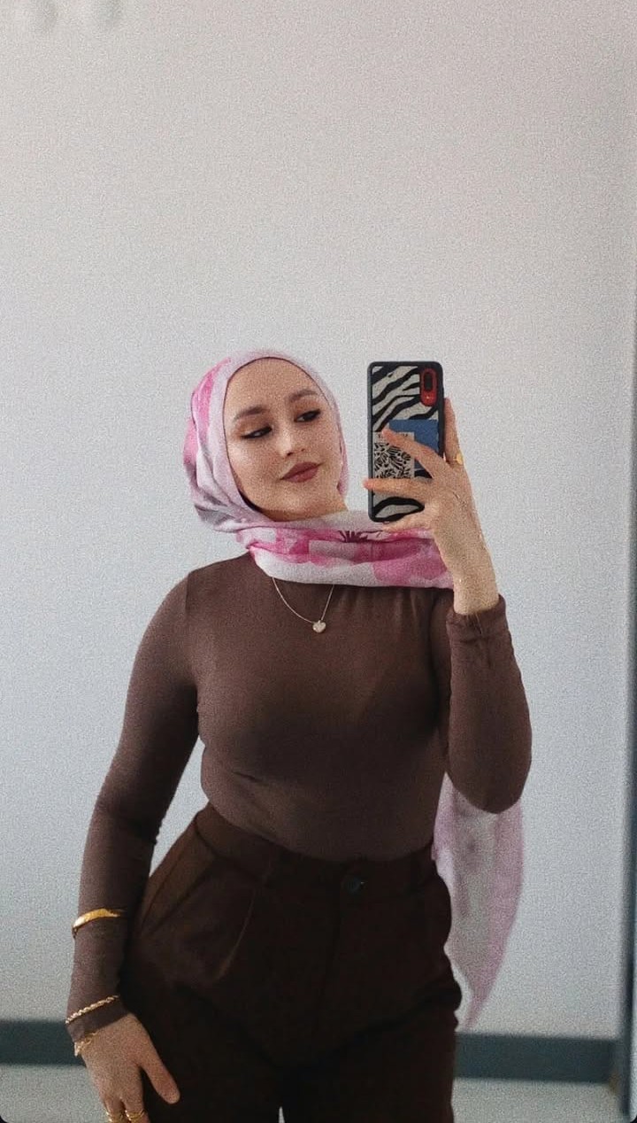 Mamuriye Eşsiz Bayan Escort Azra